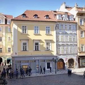 https://modern-flat-with-amazing-terrace-a-c-old-town-square.praguehotelsweb.com
